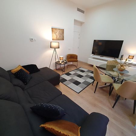 Beautiful Historic Center Apt! Малага Екстер'єр фото