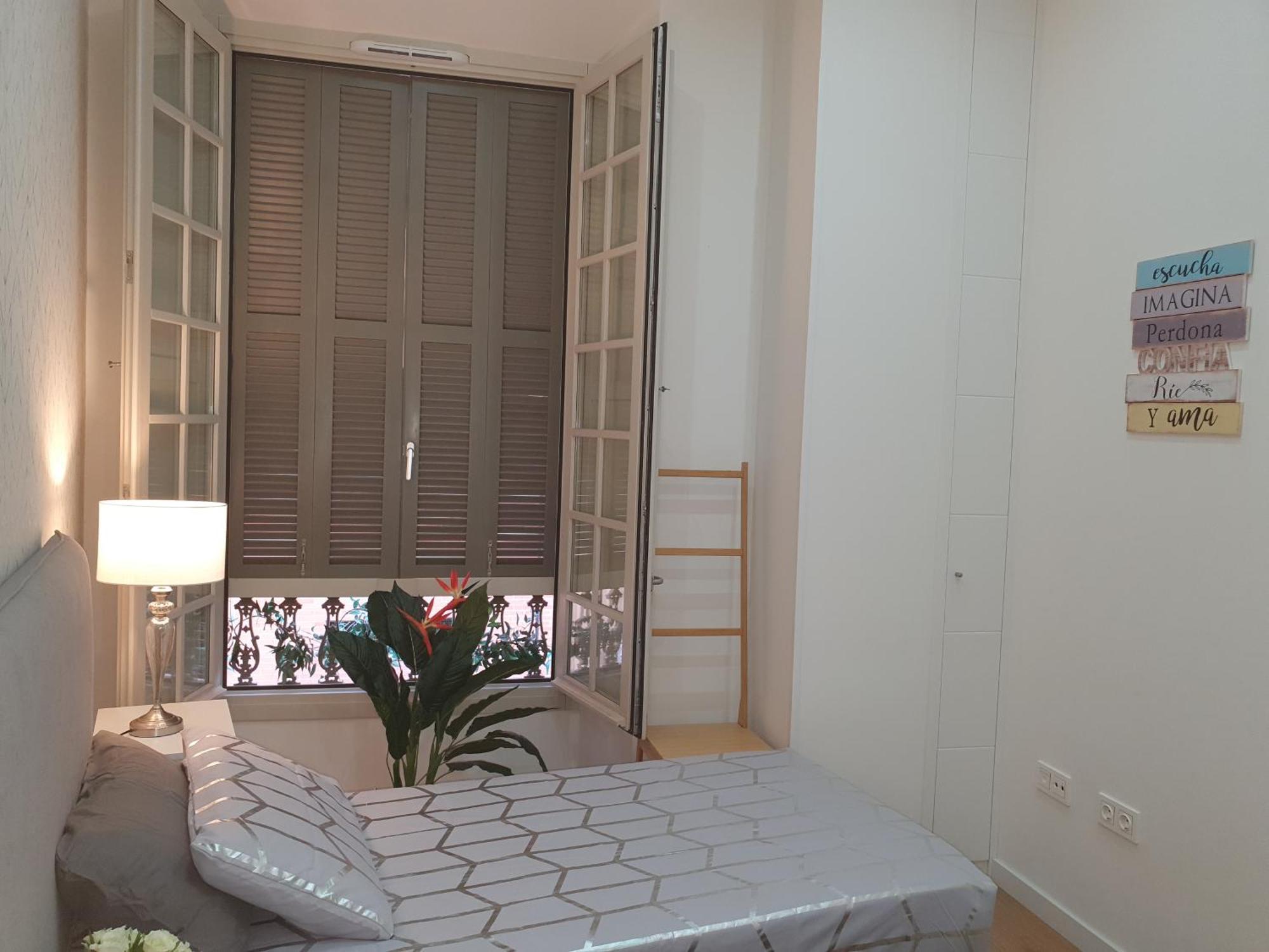 Beautiful Historic Center Apt! Малага Екстер'єр фото