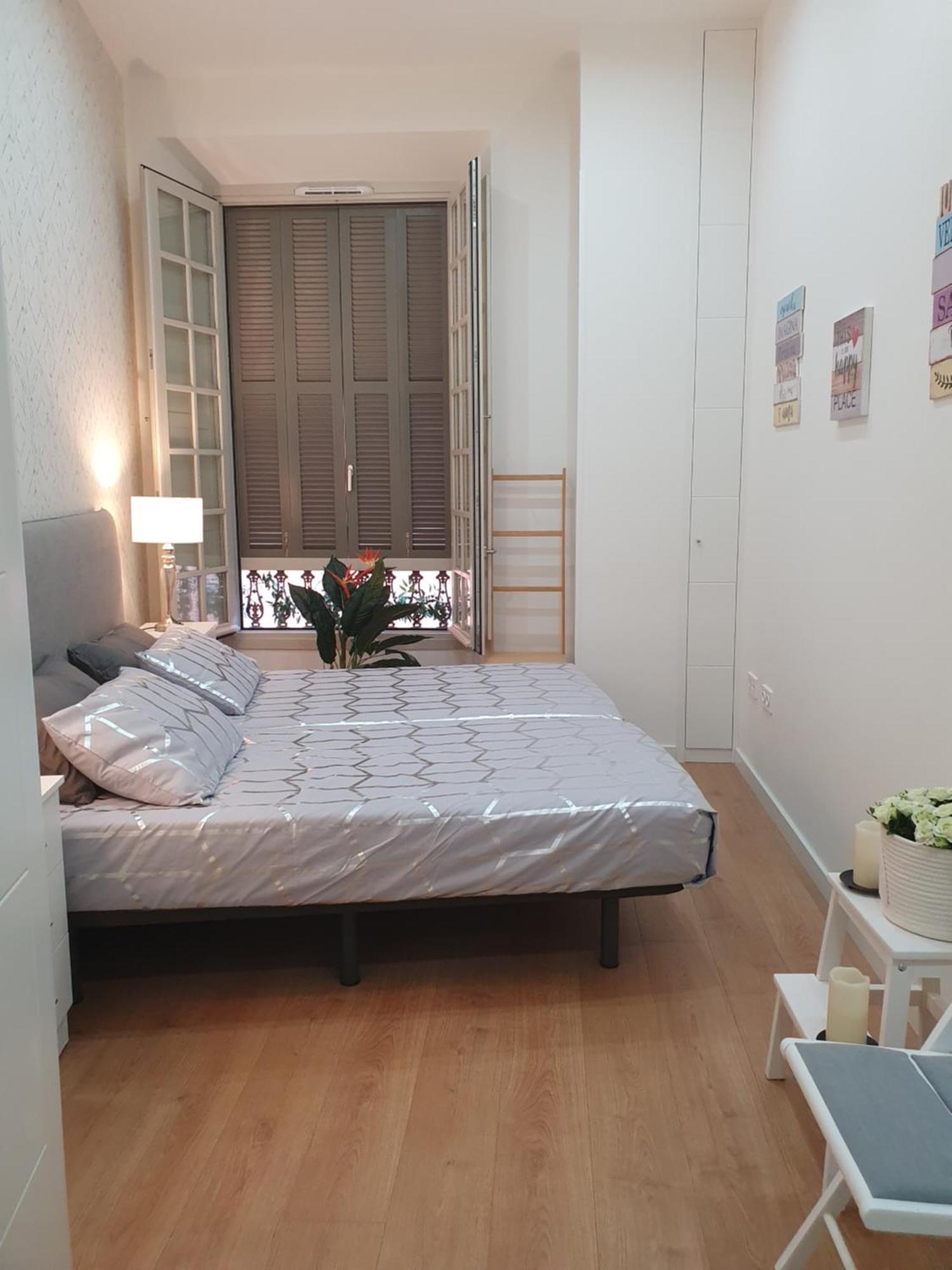 Beautiful Historic Center Apt! Малага Екстер'єр фото